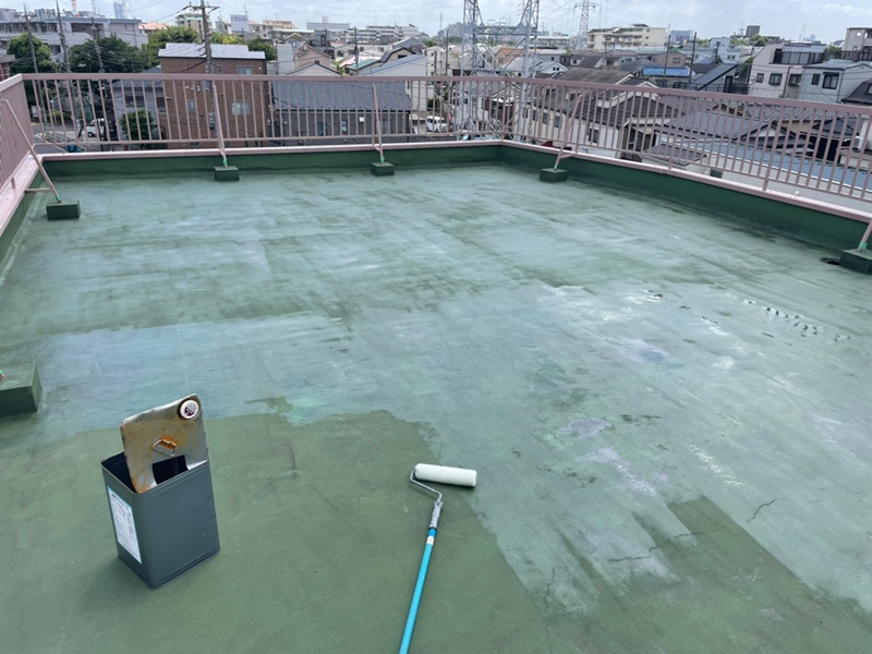 東京都葛飾区マンション屋上階段防水工事　下塗り